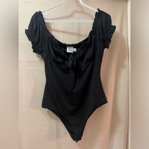⚪️ princess Polly XX black off the shoulder sleeve body suit size 8